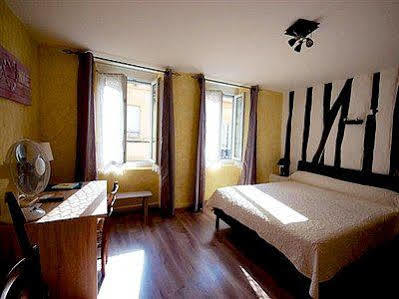 Logis Hotel Restaurant Metropole Mirande  Bagian luar foto