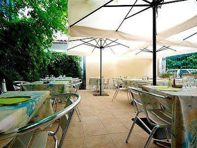 Logis Hotel Restaurant Metropole Mirande  Bagian luar foto